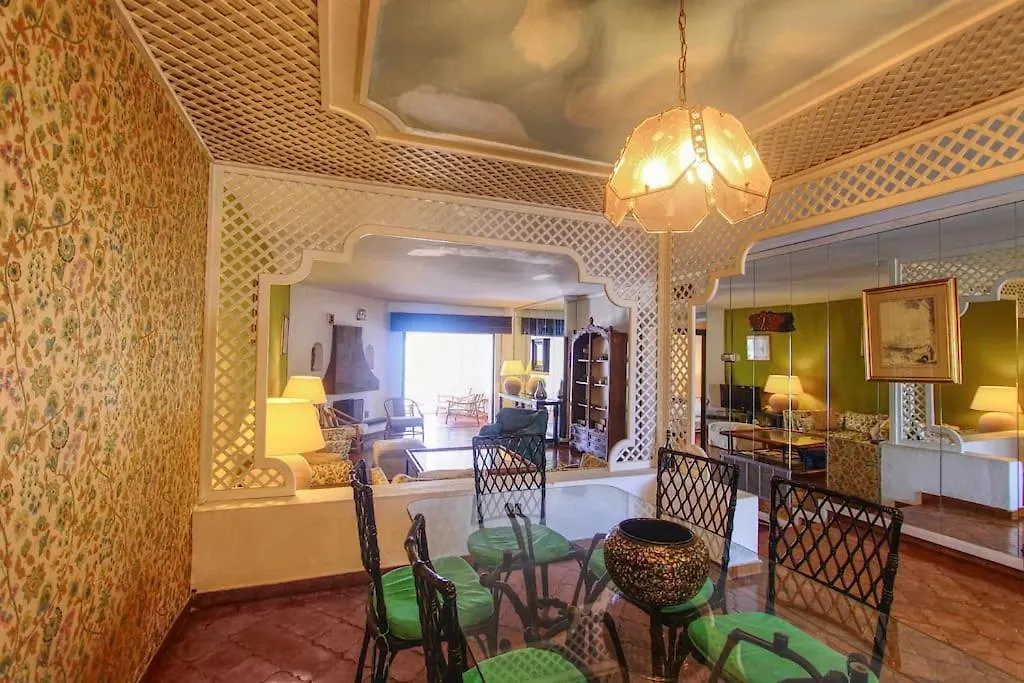 1079 - Frontline Puerto Banus Apartment Marbella