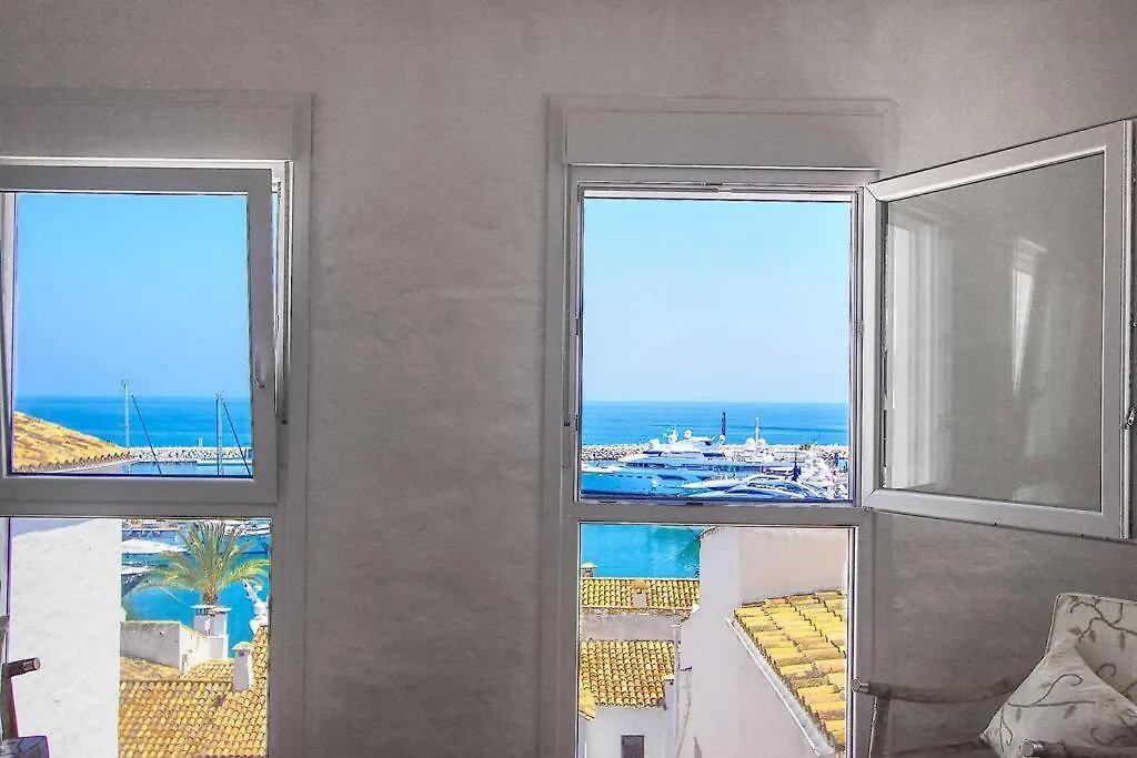 1079 - Frontline Puerto Banus Apartment Marbella