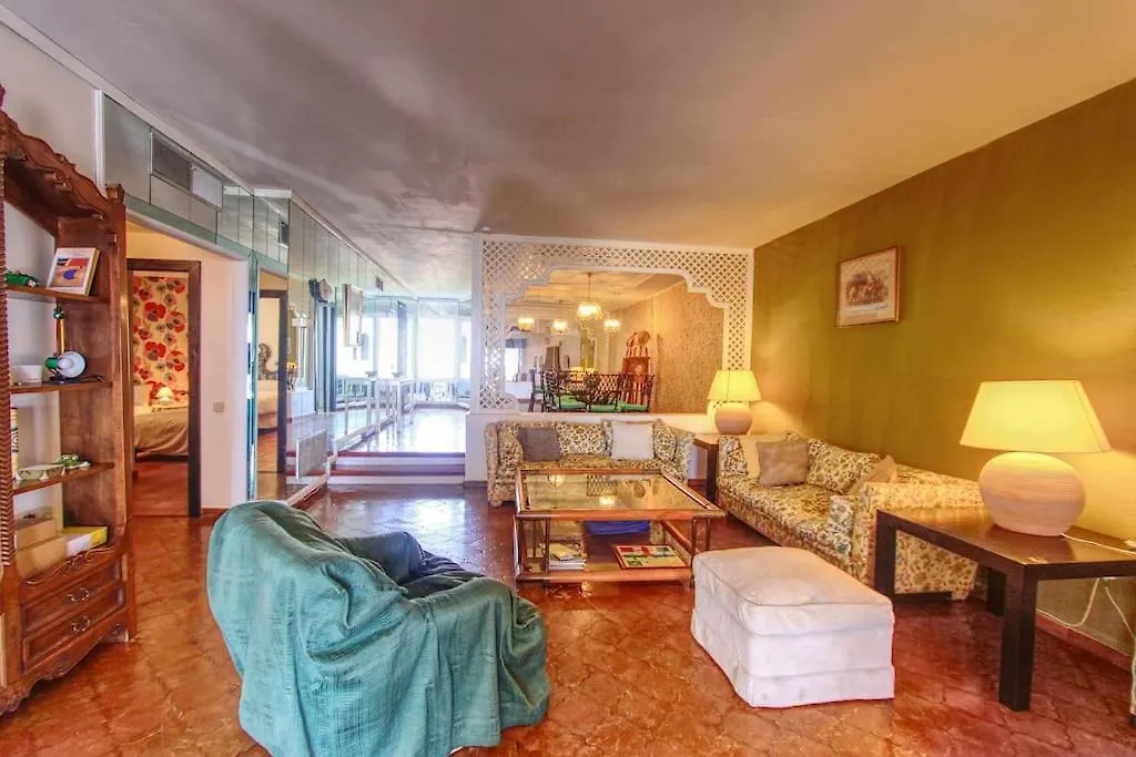 1079 - Frontline Puerto Banus Apartment Marbella Spain