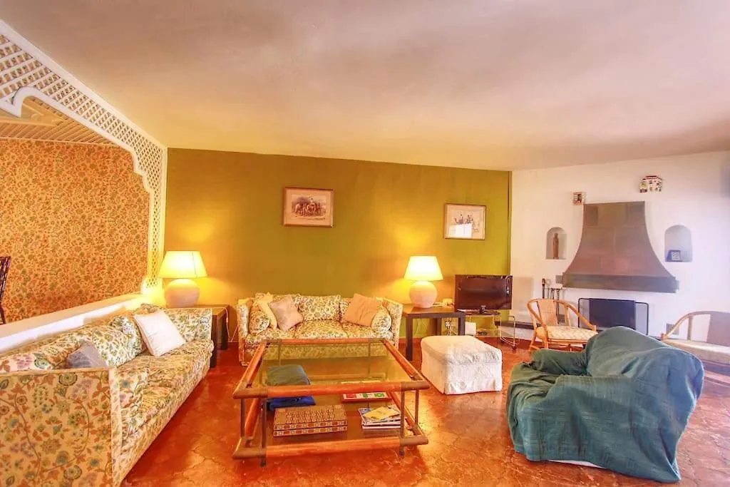 1079 - Frontline Puerto Banus Apartment Marbella