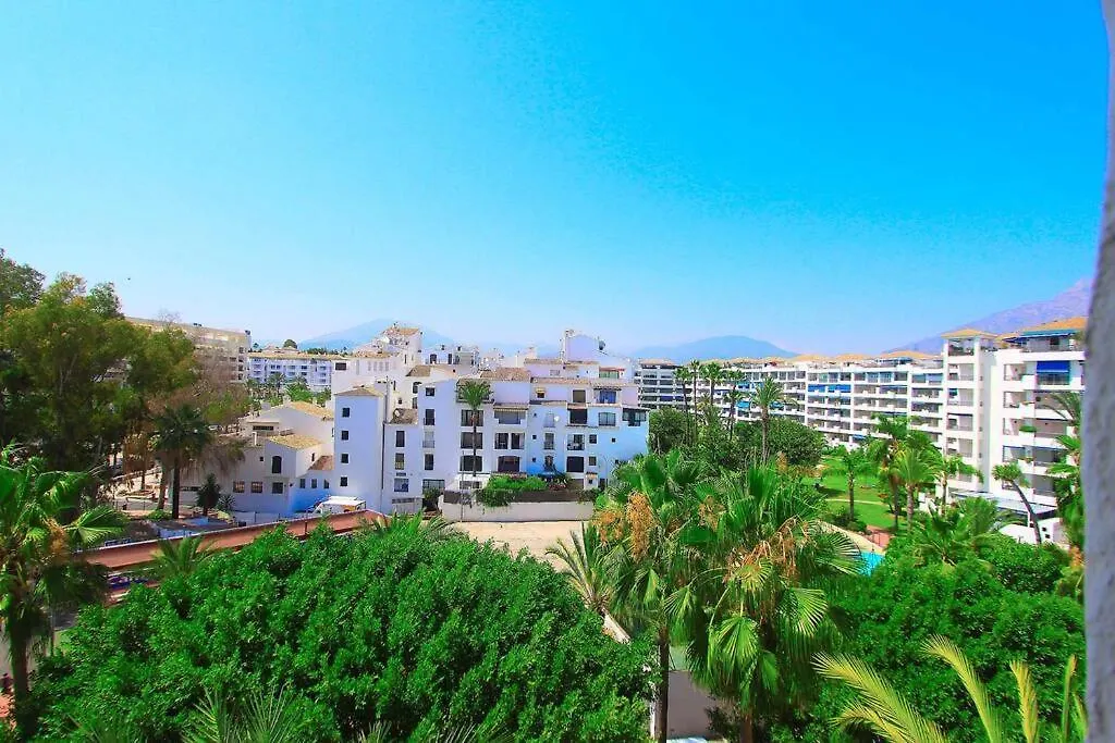 1079 - Frontline Puerto Banus Apartment contacts