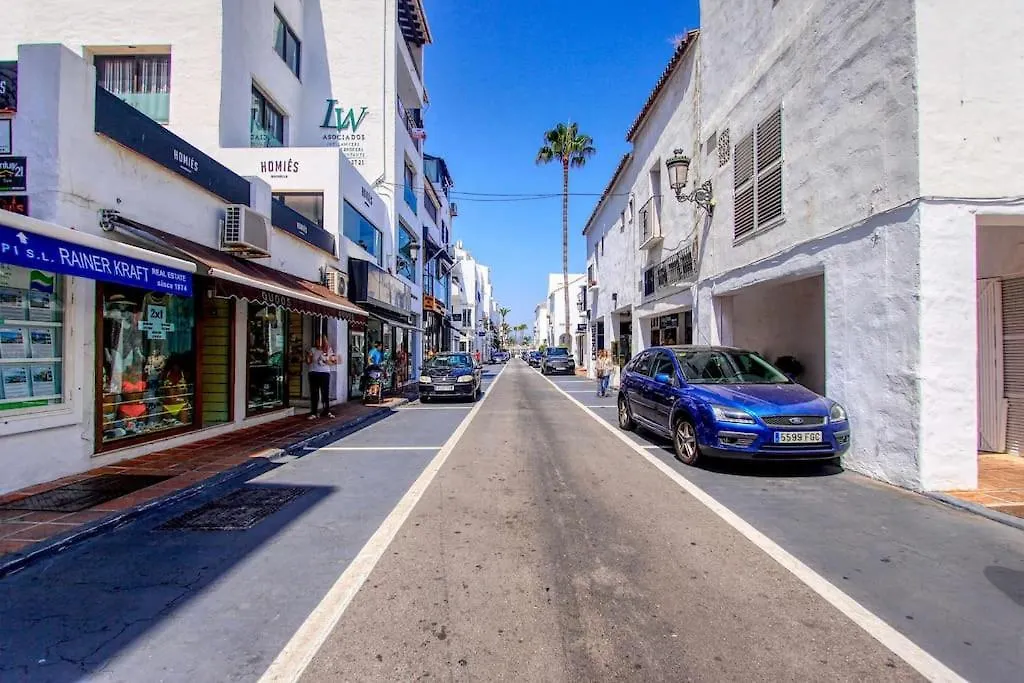 1079 - Frontline Puerto Banus Apartment Marbella