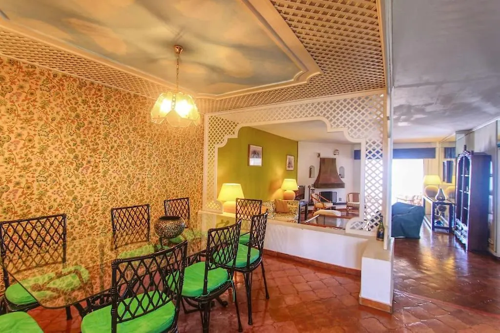 1079 - Frontline Puerto Banus Apartment Marbella