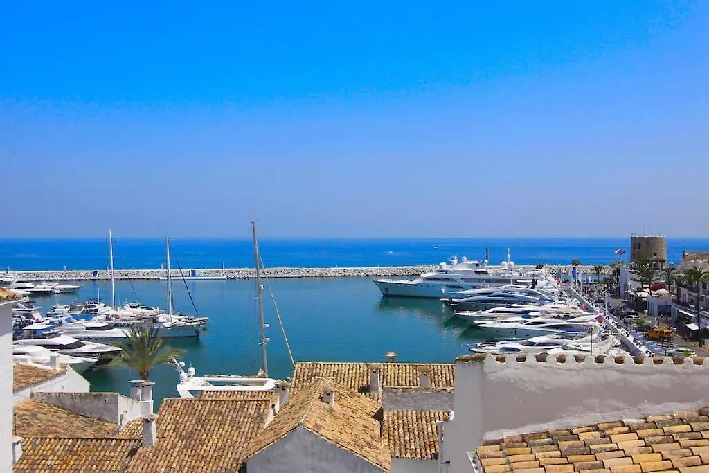 1079 - Frontline Puerto Banus Apartment Marbella