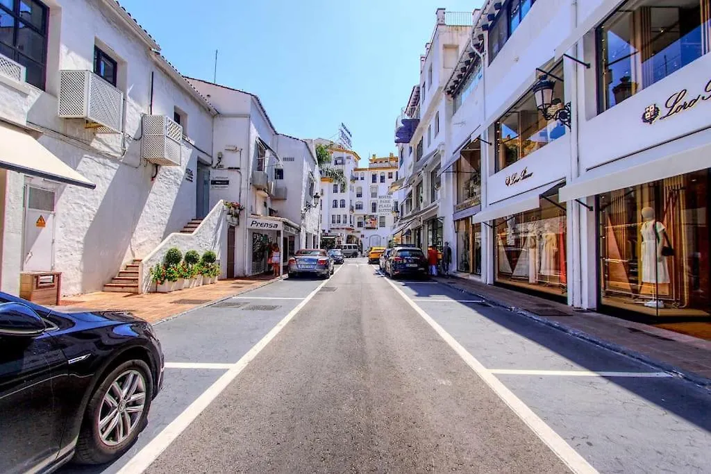 1079 - Frontline Puerto Banus Apartment Marbella Spain