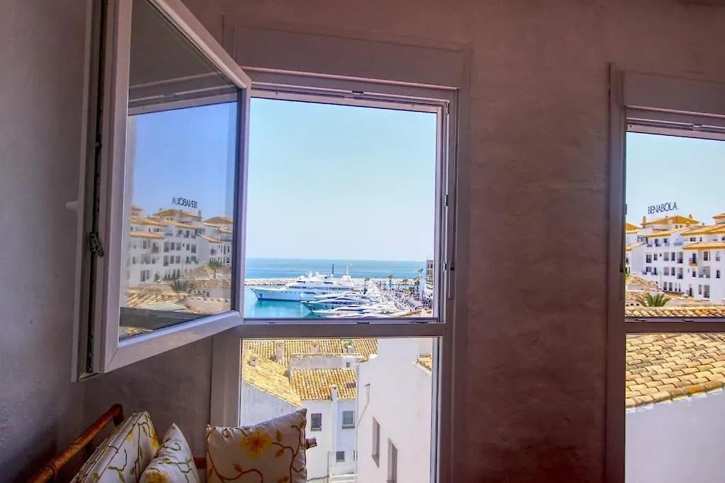 1079 - Frontline Puerto Banus Apartment Marbella