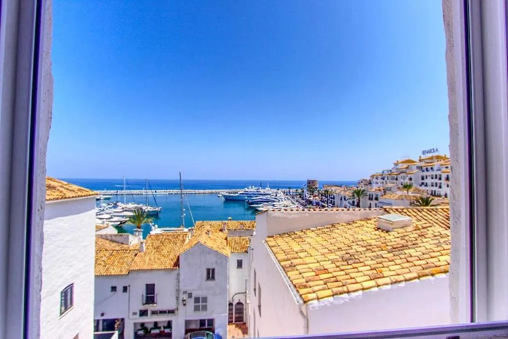 1079 - Frontline Puerto Banus Apartment Marbella
