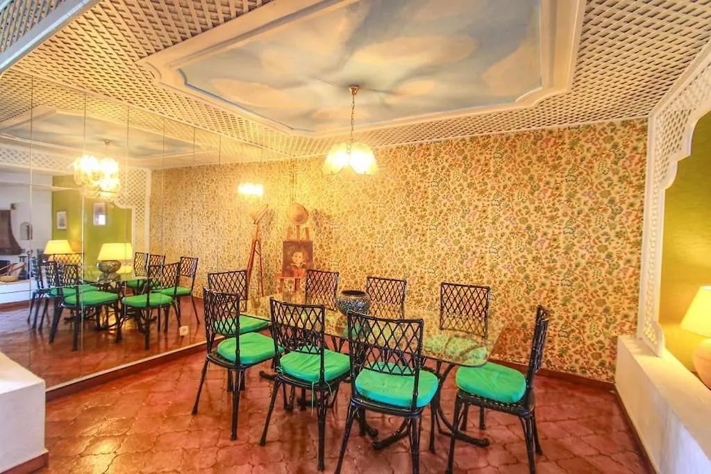 1079 - Frontline Puerto Banus Apartment Marbella